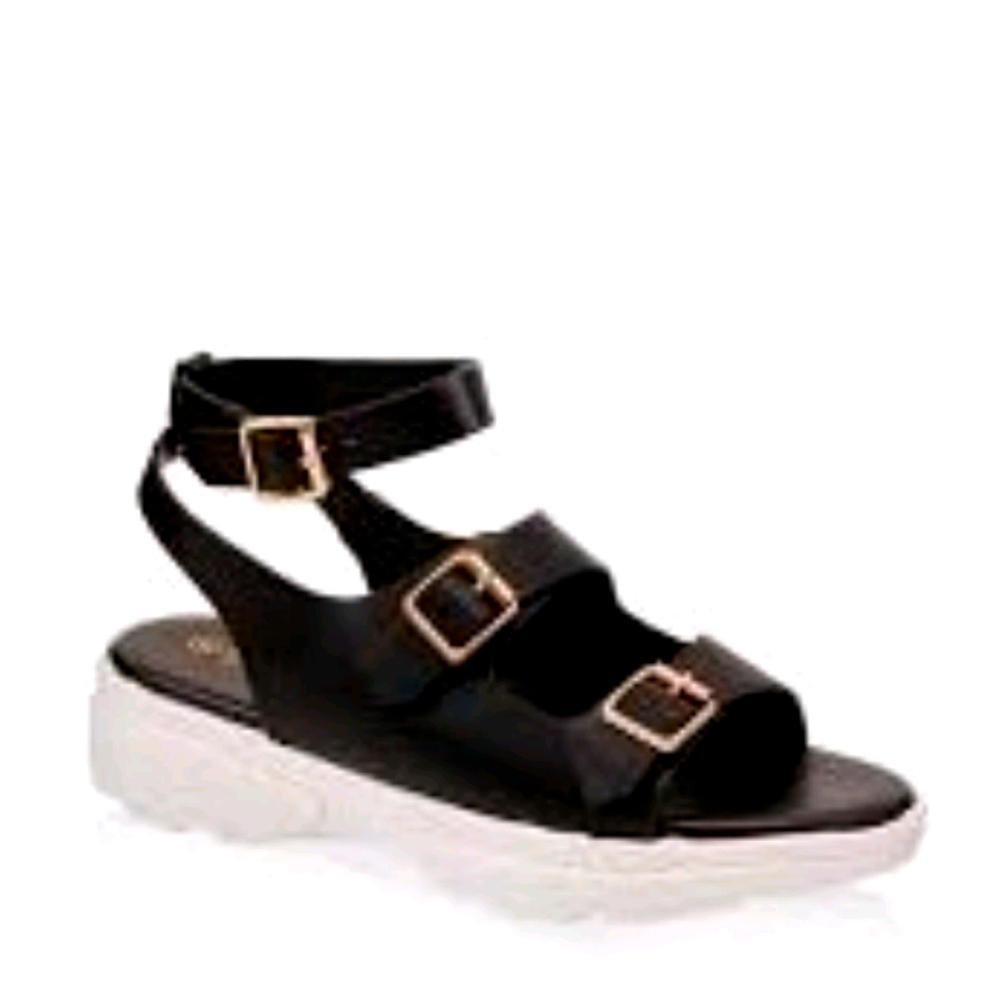 Nwt Triple buckle sporty sandals